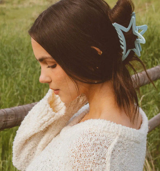 Light Blue Star Claw Clip