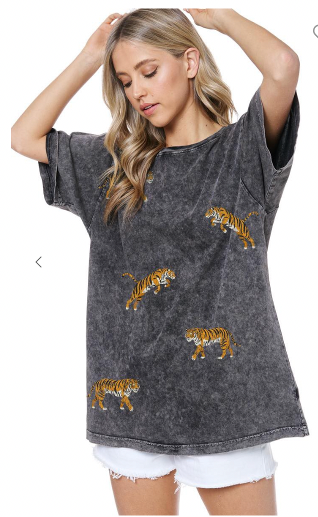 Load image into Gallery viewer, Multi Tigers Graphic Vintage Tee
