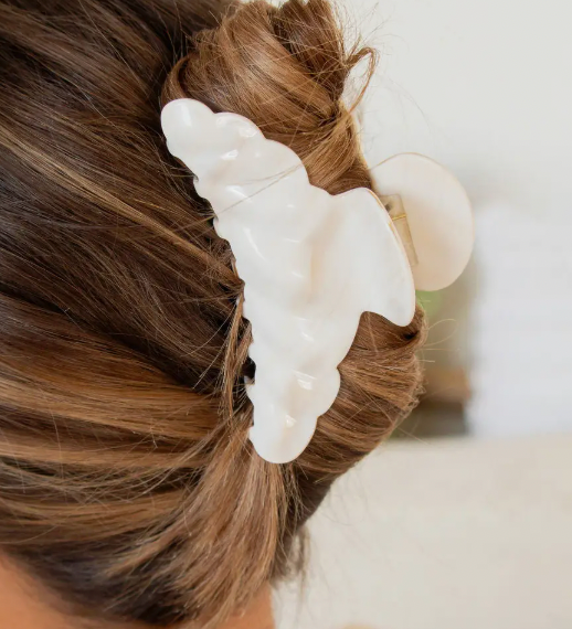 Cream Rippled Claw Clip