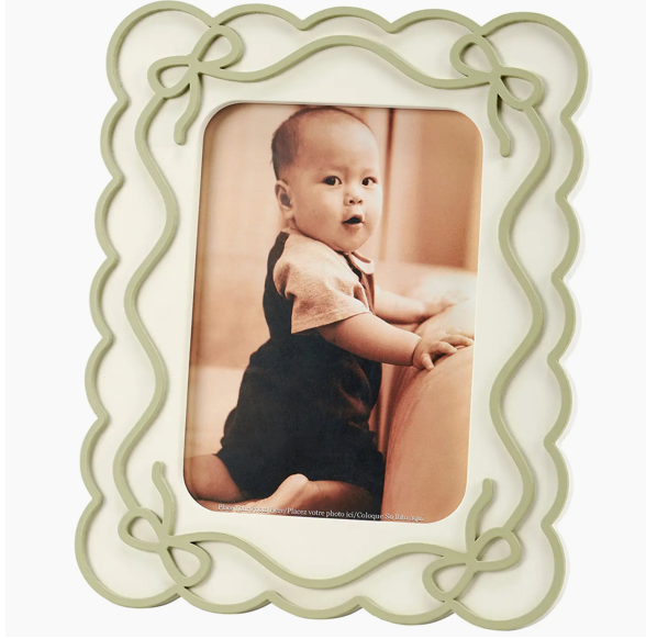 Scalloped Photo Frame