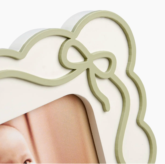 Scalloped Photo Frame