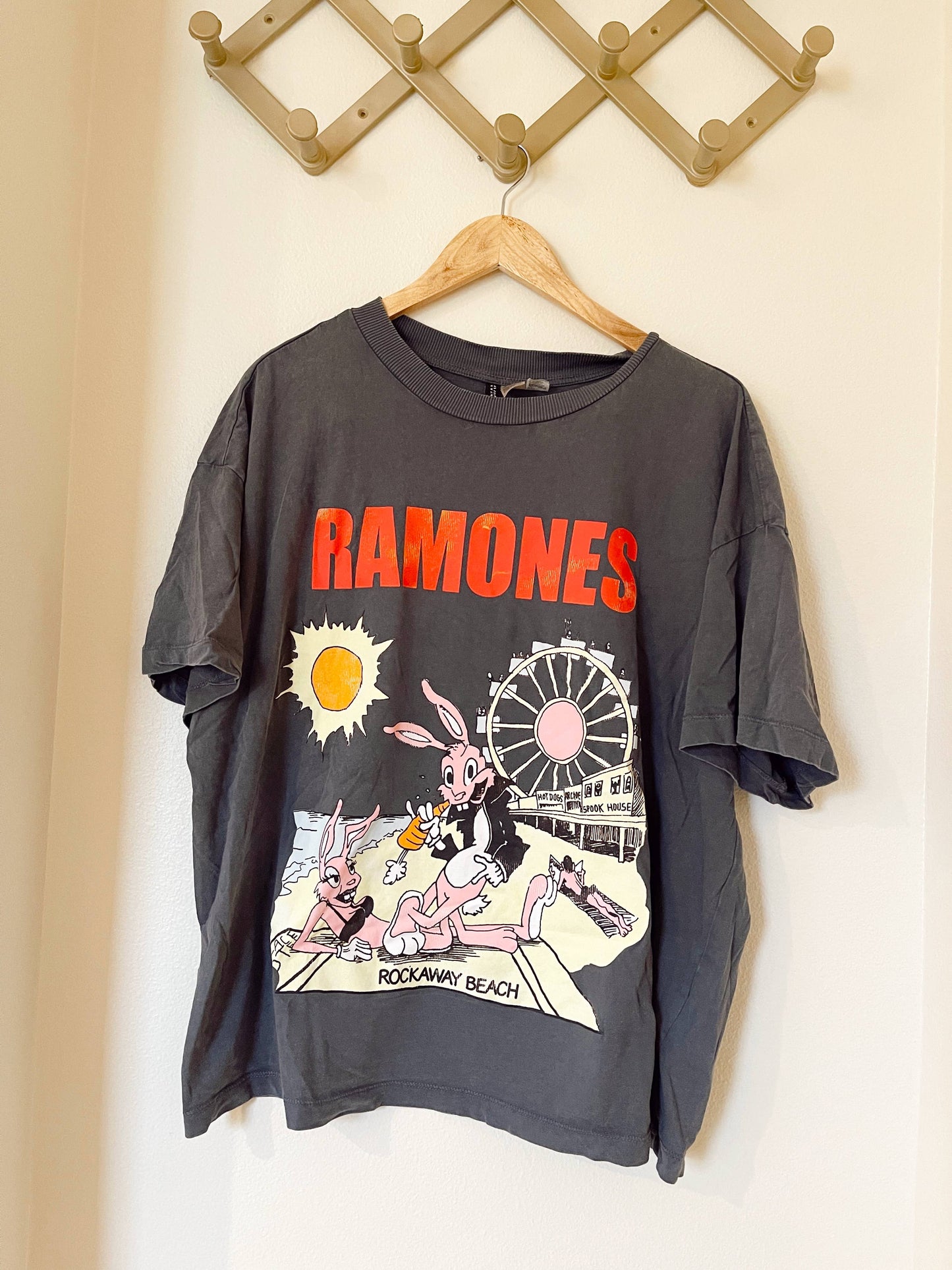 Load image into Gallery viewer, Ramones Tee
